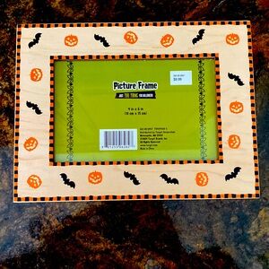 Halloween Picture Frame Jack-o-Lantern Pumpkin and Bat Design on Wood 4x6